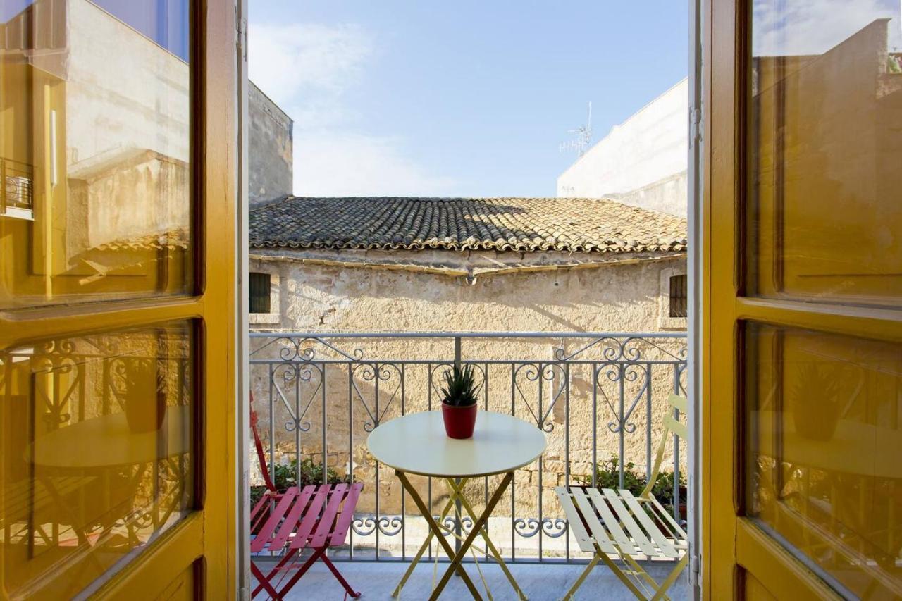Le Luminarie - Creative Residence Balestrate Bagian luar foto